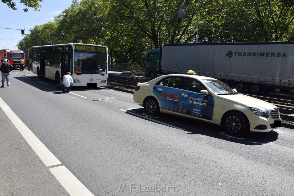 VU Schulbus Taxi Severinsbruecke Rich Innenstadt P32.JPG - Miklos Laubert